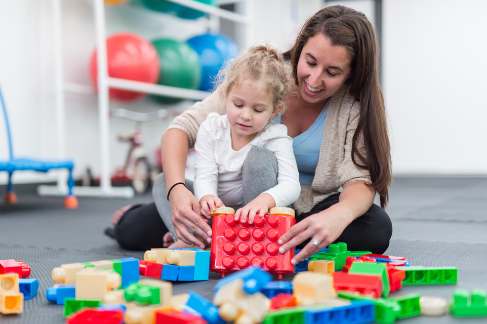 Exercising kids in physical therapy clinic